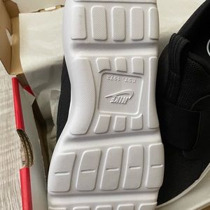 WMNS Nike Ad Comfort Shoes